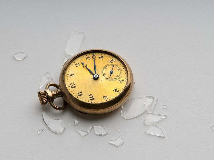 broken-antique-pocket-watch-1935508 (1)